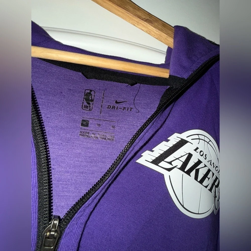 Nike Dri-fit Purple Los Angeles Lakers Zip-Up hoodie Jacket size Youth XL. NBA
